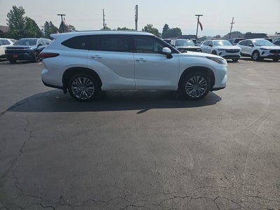 2022 Toyota Highlander Platinum