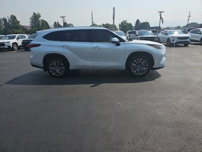2022 Toyota Highlander Platinum