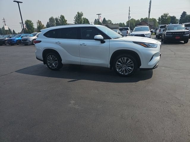 2022 Toyota Highlander Platinum