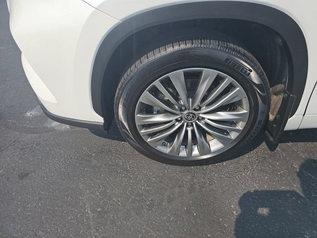 2022 Toyota Highlander Platinum