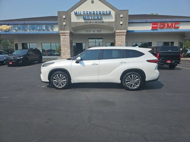2022 Toyota Highlander Platinum