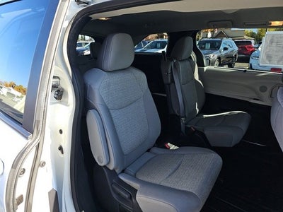 2025 Toyota Sienna LE