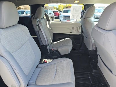 2025 Toyota Sienna LE