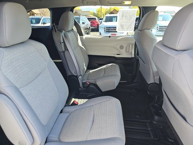 2025 Toyota Sienna LE