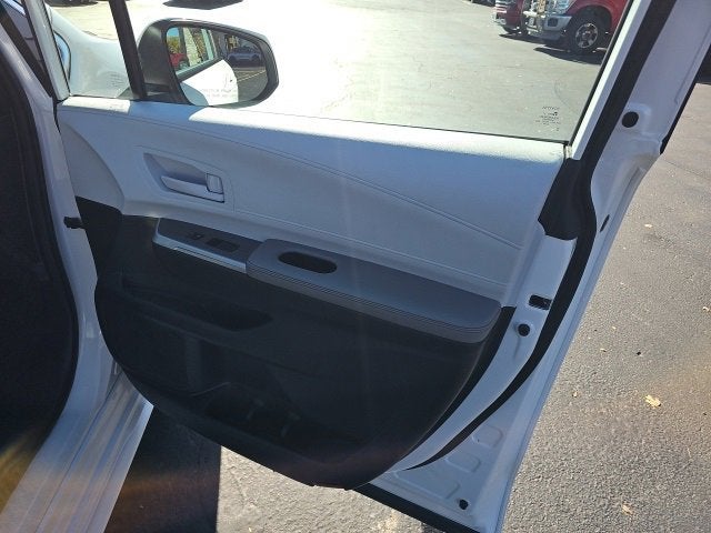 2025 Toyota Sienna LE