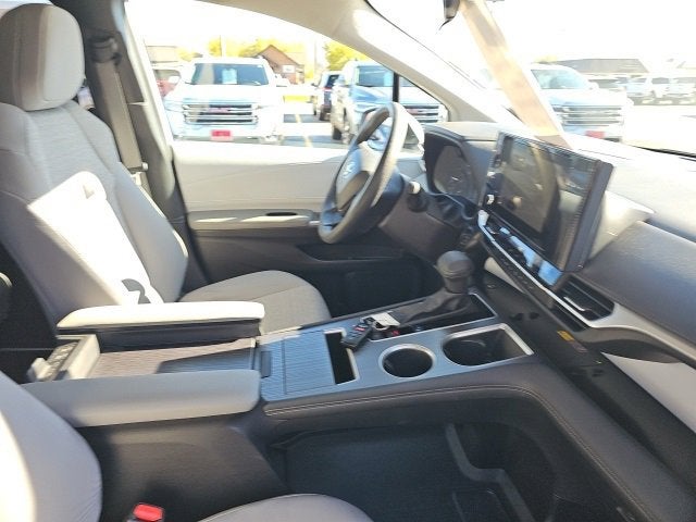 2025 Toyota Sienna LE