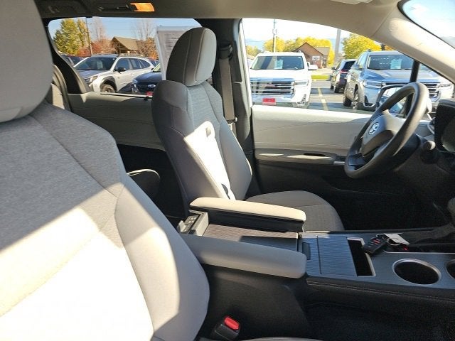 2025 Toyota Sienna LE