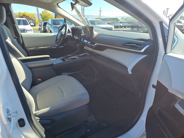 2025 Toyota Sienna LE