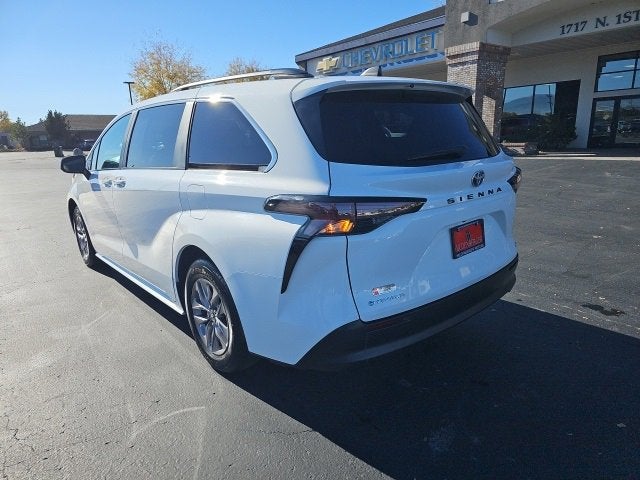 2025 Toyota Sienna LE