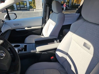 2025 Toyota Sienna LE