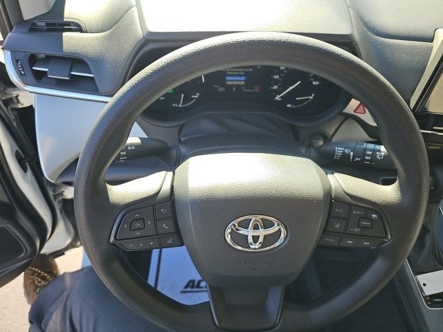 2025 Toyota Sienna LE