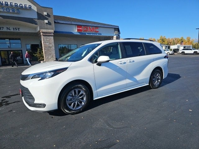 2025 Toyota Sienna LE