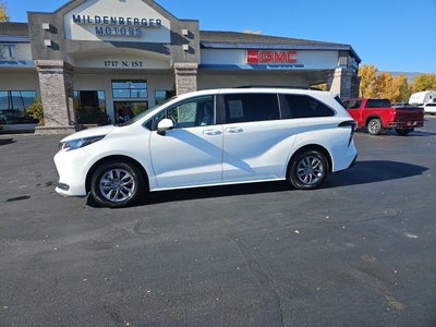 2025 Toyota Sienna LE