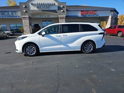 2025 Toyota Sienna LE