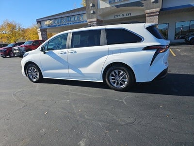 2025 Toyota Sienna LE