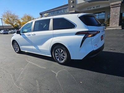 2025 Toyota Sienna LE
