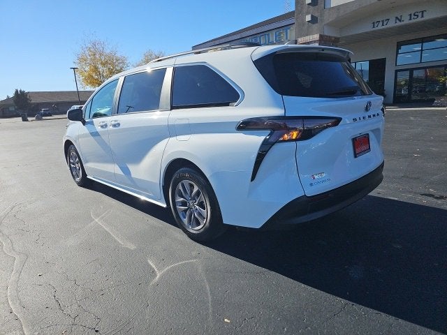 2025 Toyota Sienna LE