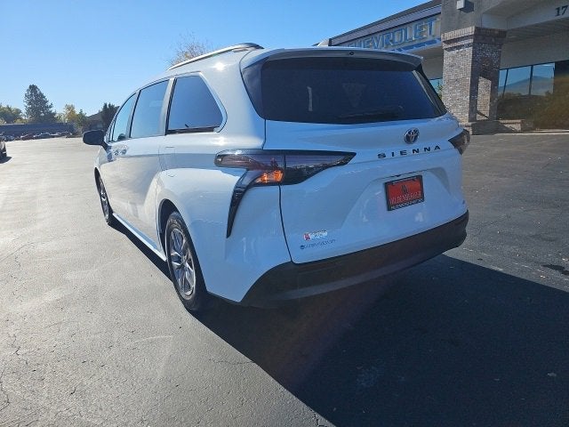 2025 Toyota Sienna LE