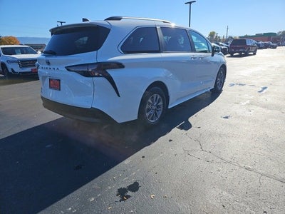 2025 Toyota Sienna LE