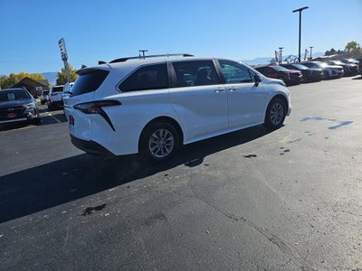 2025 Toyota Sienna LE