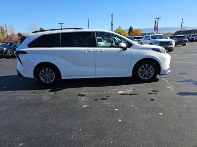 2025 Toyota Sienna LE