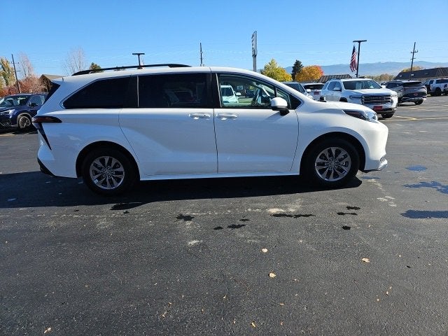 2025 Toyota Sienna LE