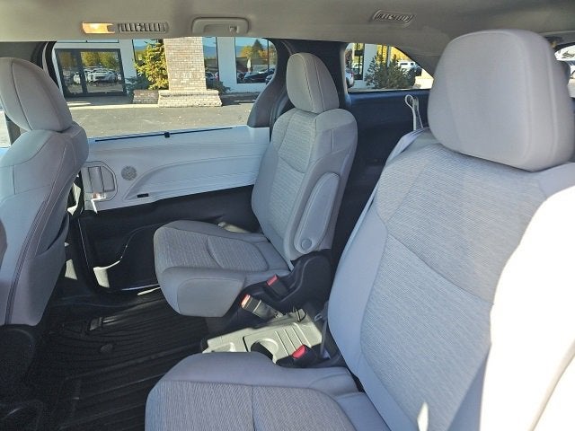 2025 Toyota Sienna LE