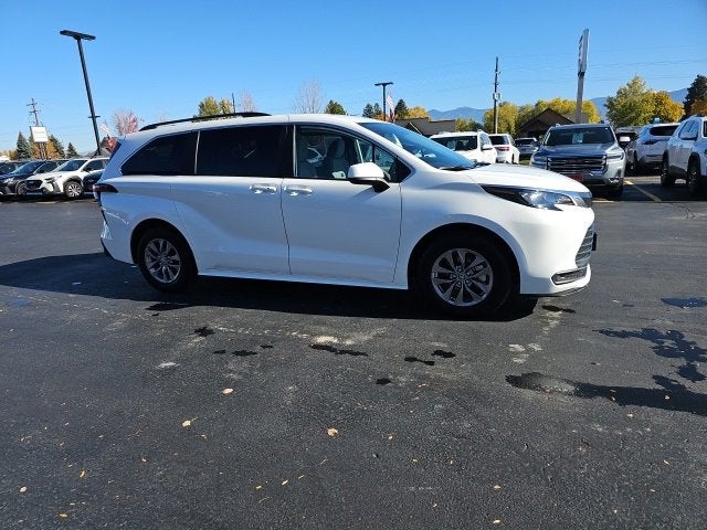 2025 Toyota Sienna LE