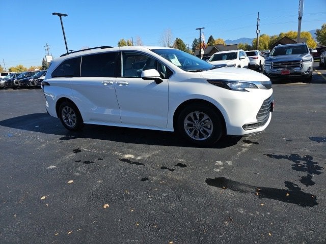 2025 Toyota Sienna LE
