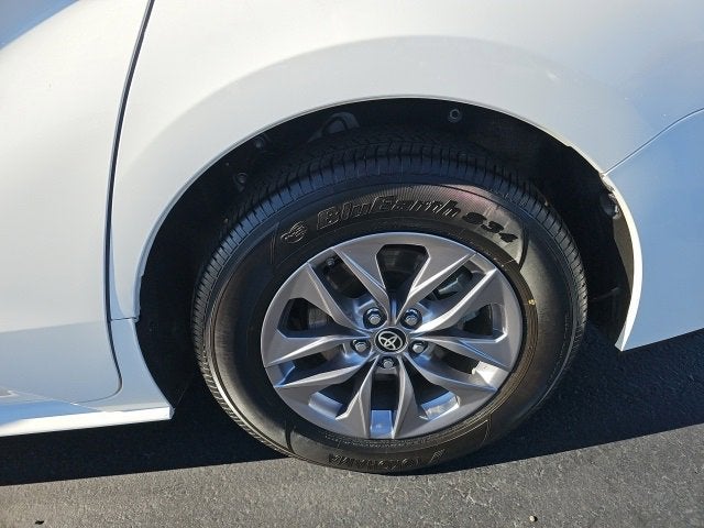2025 Toyota Sienna LE