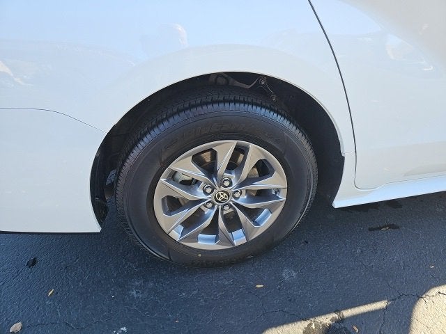 2025 Toyota Sienna LE