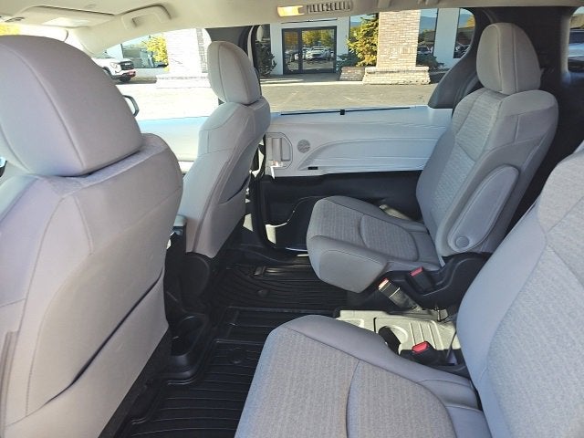 2025 Toyota Sienna LE