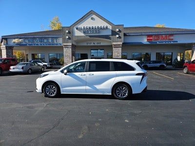 2025 Toyota Sienna LE